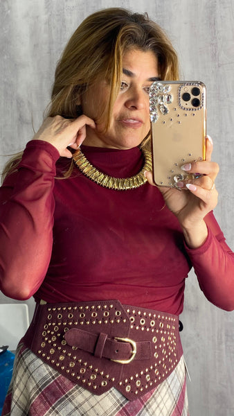 Gargantilla dorada de metal