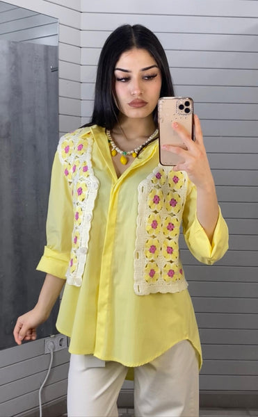 Chaleco de croché blanco roto combinado con amarillo y fucsia