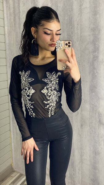 Body negro transparente bordado con perlas y pedrería