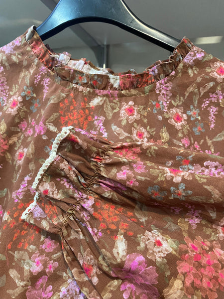 Blusa estampada romántica
