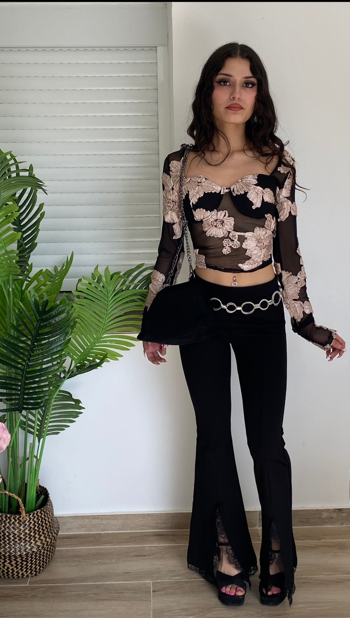 Top bordado transparente de tul