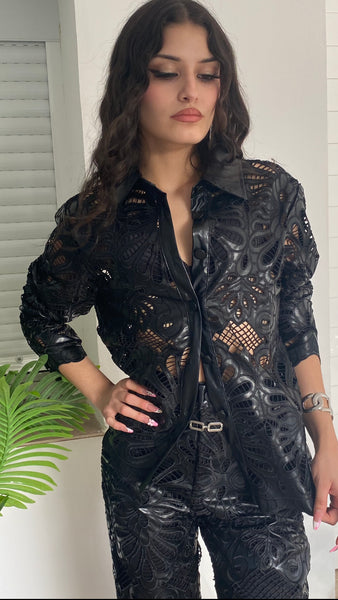 Conjunto negro troquelado de poli piel