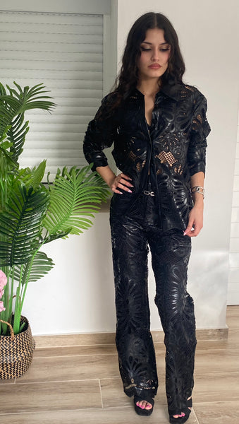 Conjunto negro troquelado de poli piel