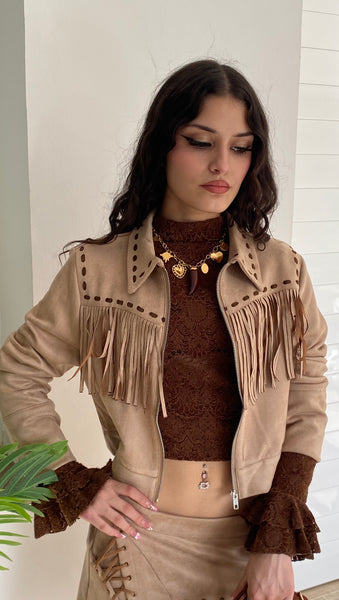 Chaqueta de antelina con flecos en beige con detalles marrón