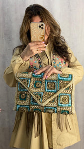 Bolso de rafia combinado en turquesa y dorado