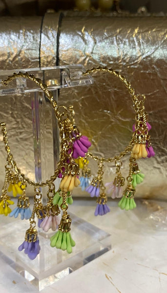 Aros grandes de acero con flores