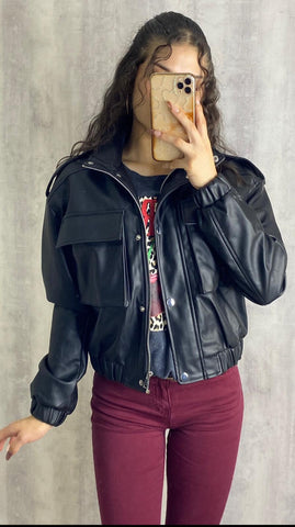 Chaqueta bomber negra de poli piel