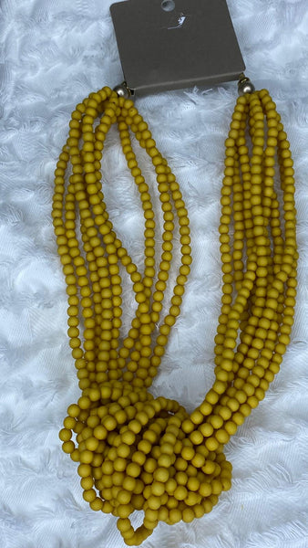 Collar nudo lleva varías vueltas