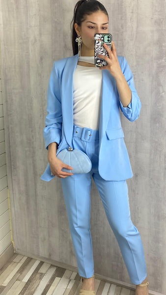 Conjunto azul bebé (americana y pantalón )
