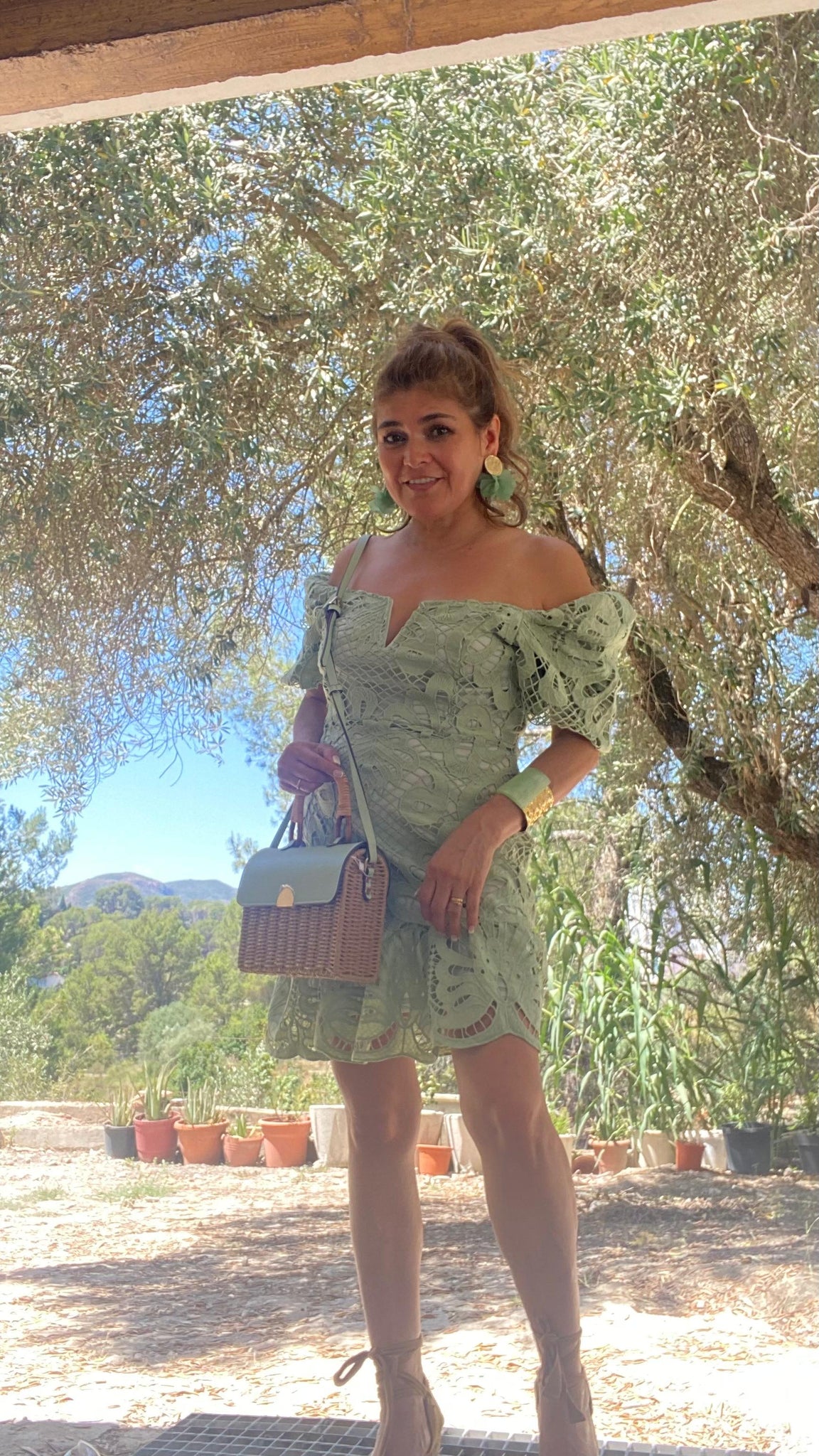 Vestido verde agua troquelado