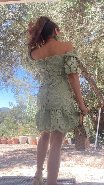 Vestido verde agua troquelado