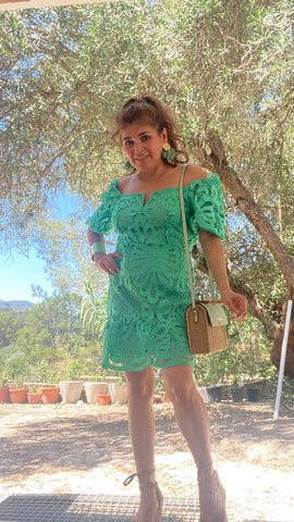 Vestido troquelado en verde vivo