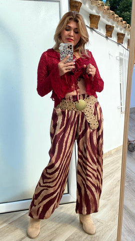 Pantalón bombacho satinado granate y beige