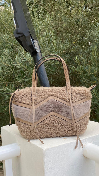 Bolso efecto borreguito color topo