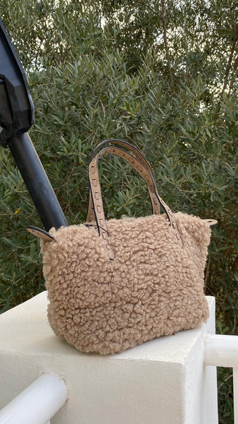 Bolso efecto borreguito color topo