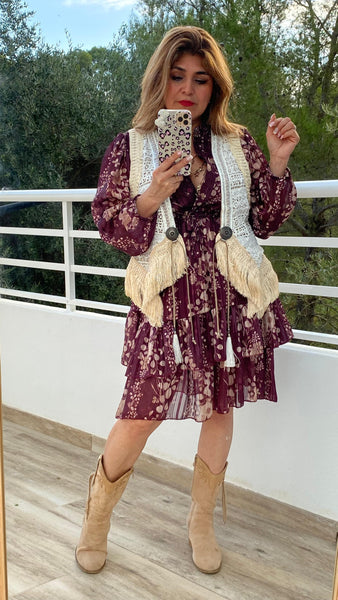 Vestido burdeos de gasa estampado con volantes