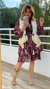 Vestido burdeos de gasa estampado con volantes