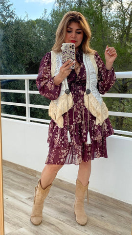 Vestido burdeos de gasa estampado con volantes