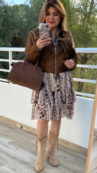 Chaqueta marrón de antelina con flecos