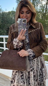 Chaqueta marrón de antelina con flecos