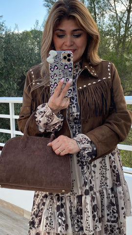 Chaqueta marrón de antelina con flecos