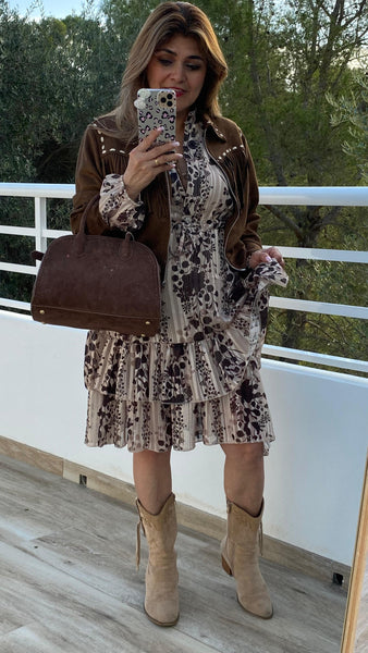 Vestido de gasa con volantes en beige y marrón chocolate