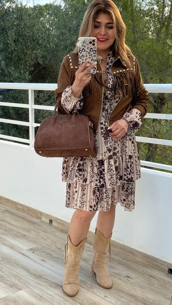 Vestido de gasa con volantes en beige y marrón chocolate