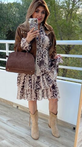 Vestido de gasa con volantes en beige y marrón chocolate