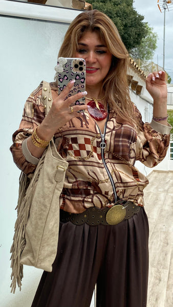 Chaqueta bomber satinada estampada