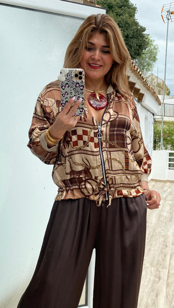 Chaqueta bomber satinada estampada