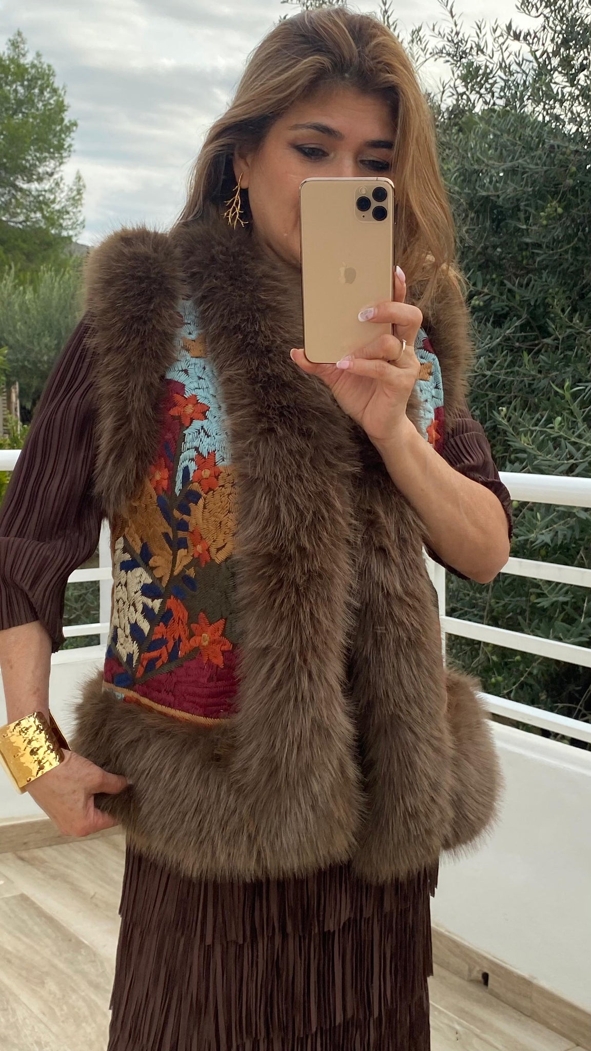 Chaleco bordado Camila con pelo natural