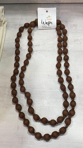 Collar bolas de seda en marrón chocolate