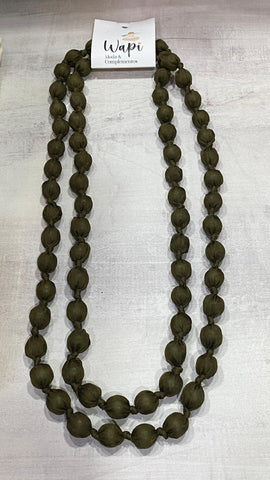 Collar bolas de seda verde militar