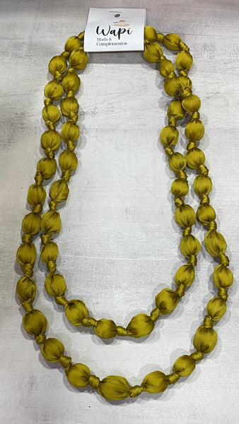 Collar bolas de seda en color pistacho