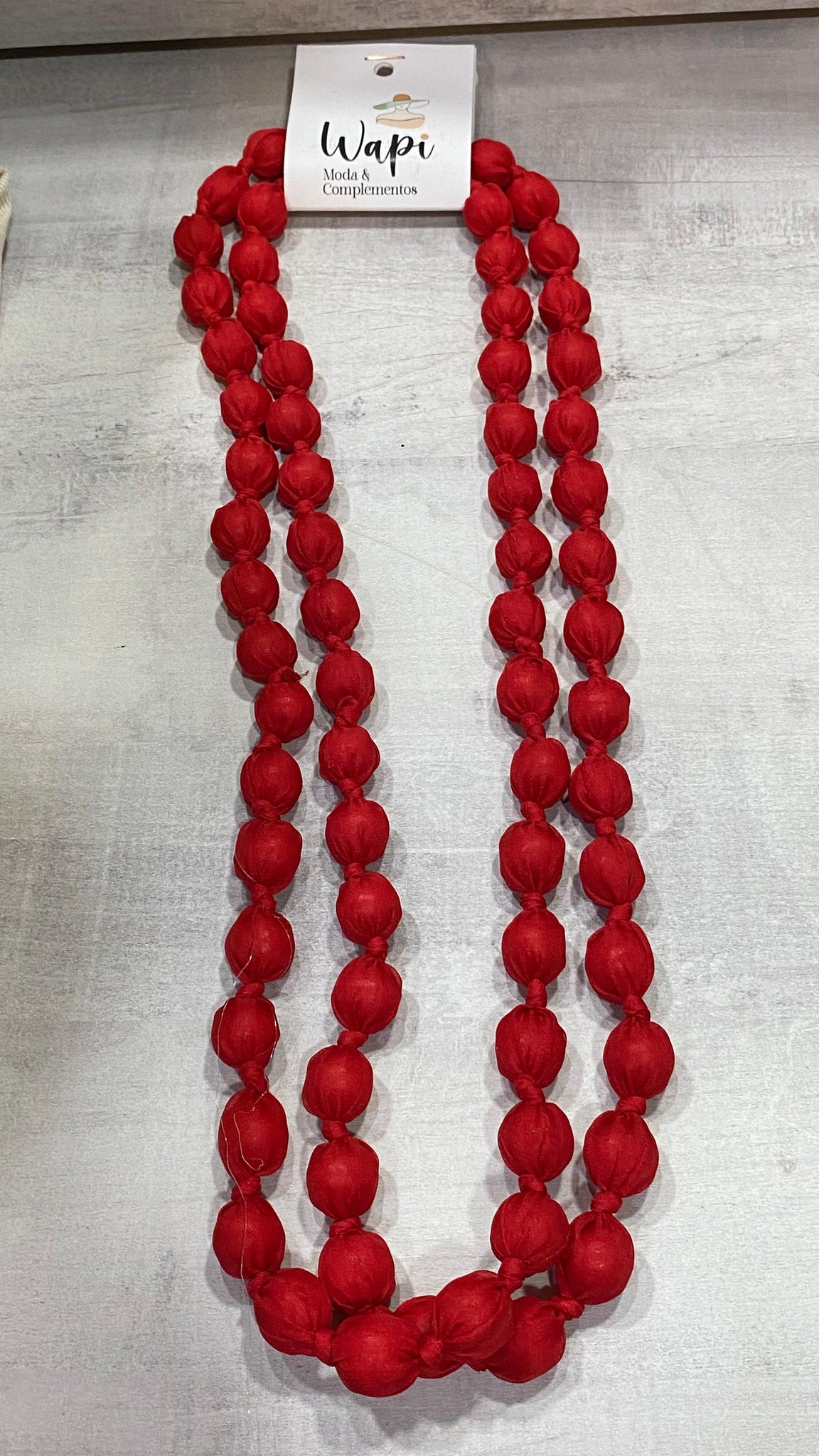 Collar bolas de seda en rojo vivo