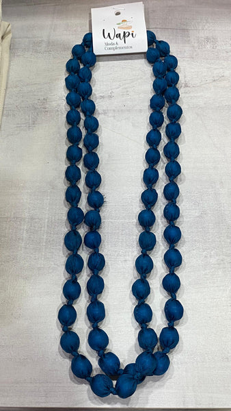 Collar bolas de seda en azul petróleo