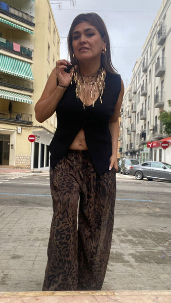 Collar dorado corto combinado en piel