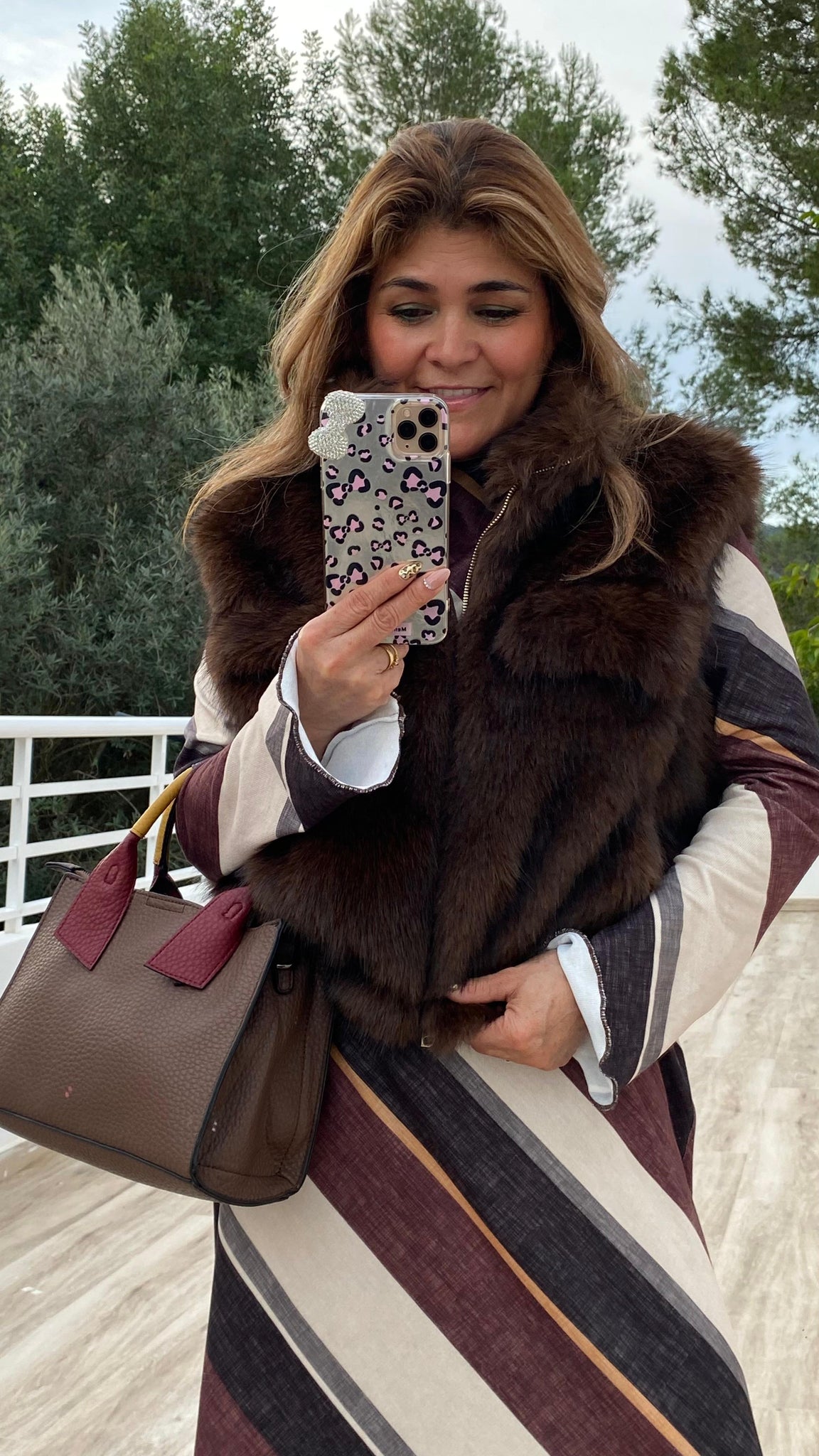 Chaleco de pelo sintético marrón chocolate