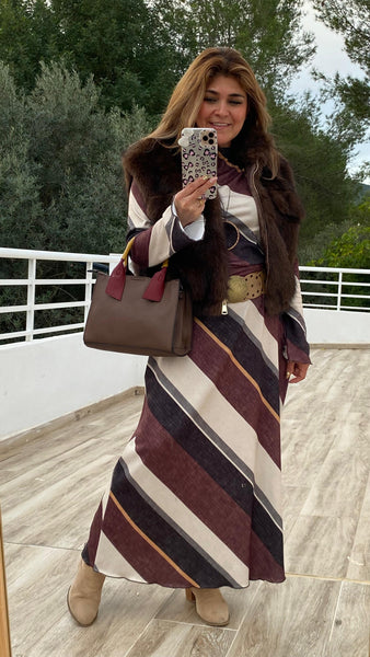 Bolso pequeño de polipiel marrón chocolate con asas de colores