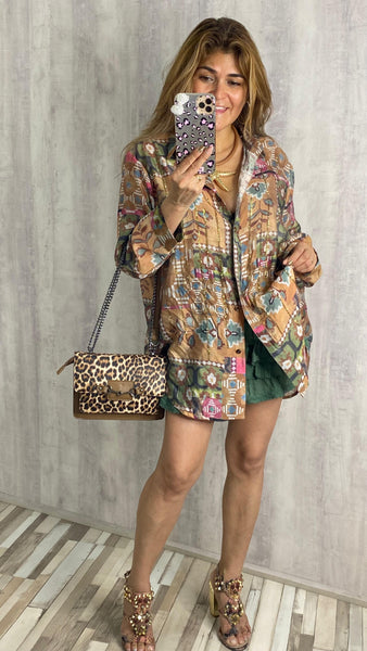 Camisa con brillos Camel y tonos verdes