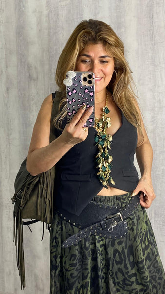 Cinturón negro con tachas