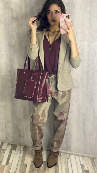 Bolso granate de polipiel con tachas