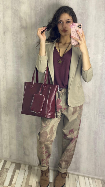 Bolso granate de polipiel con tachas