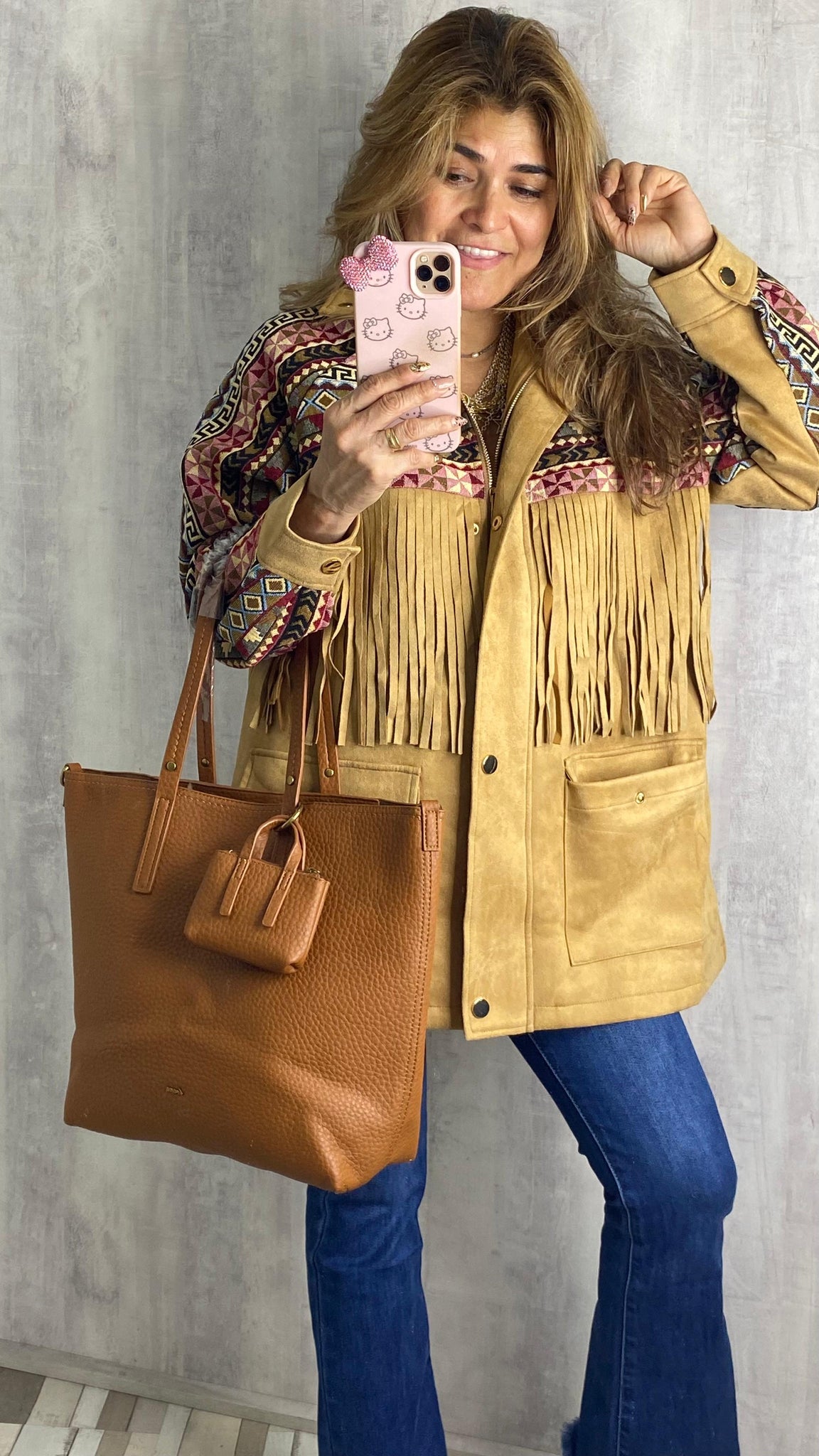 Chaqueta con flecos camel de antelina y bordados étnicos