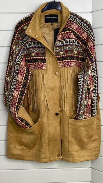 Chaqueta con flecos camel de antelina y bordados étnicos