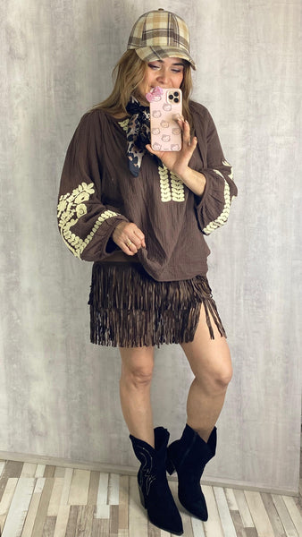 Blusa marrón chocolate con detalles bordados