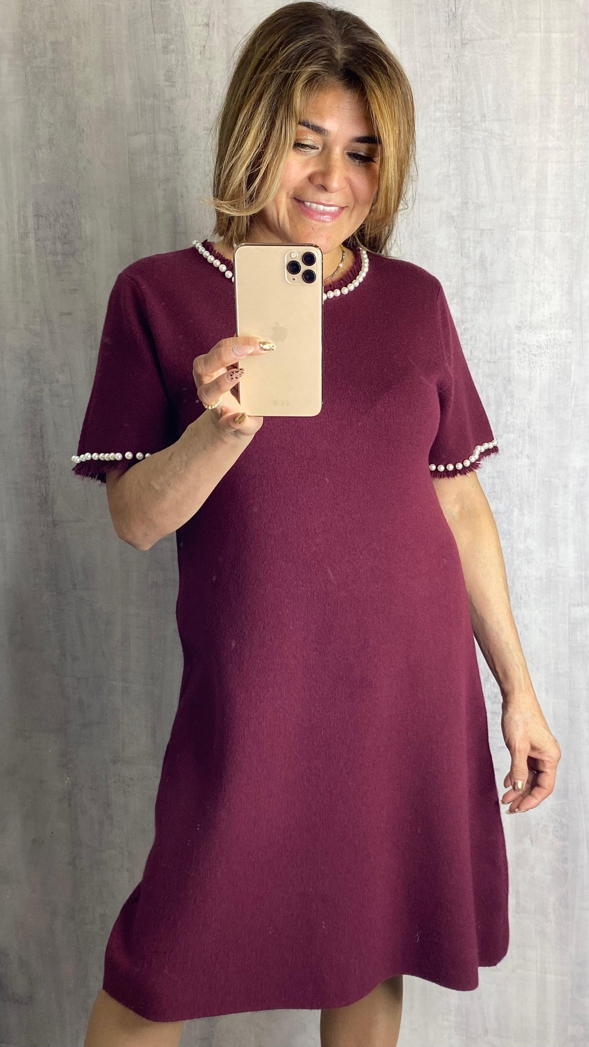 Vestido granate de punto con detalles de perlas