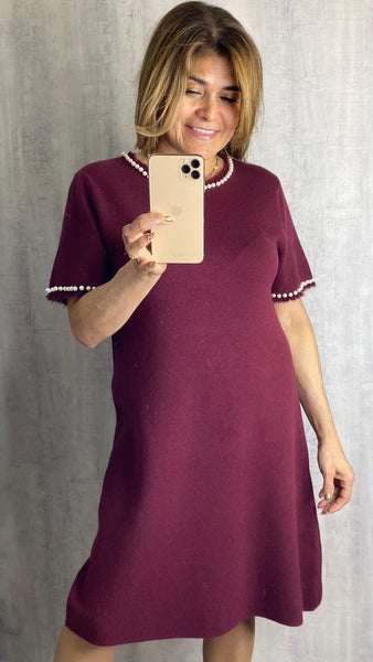 Vestido granate de punto con detalles de perlas