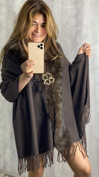 Bufanda marrón chocolate con pelo sintético y flecos