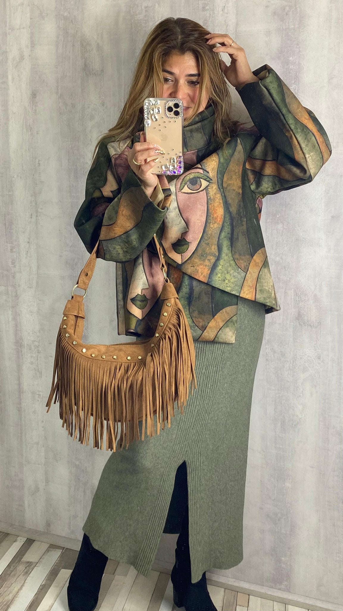 Chaqueta efecto capa asimétrica en tonos verde militar camel y rosa